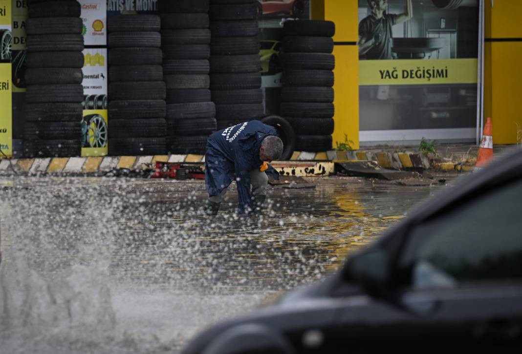 Ankara’da sağanak yaşamı felç etti! Alt geçit ve caddeler sular altında kaldı - Resim: 24